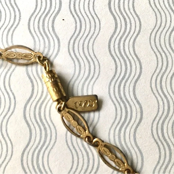 Vintage 1928 Brand Rose Enamel and Porcelain Necklace plus Earrings - Picture 4 of 17